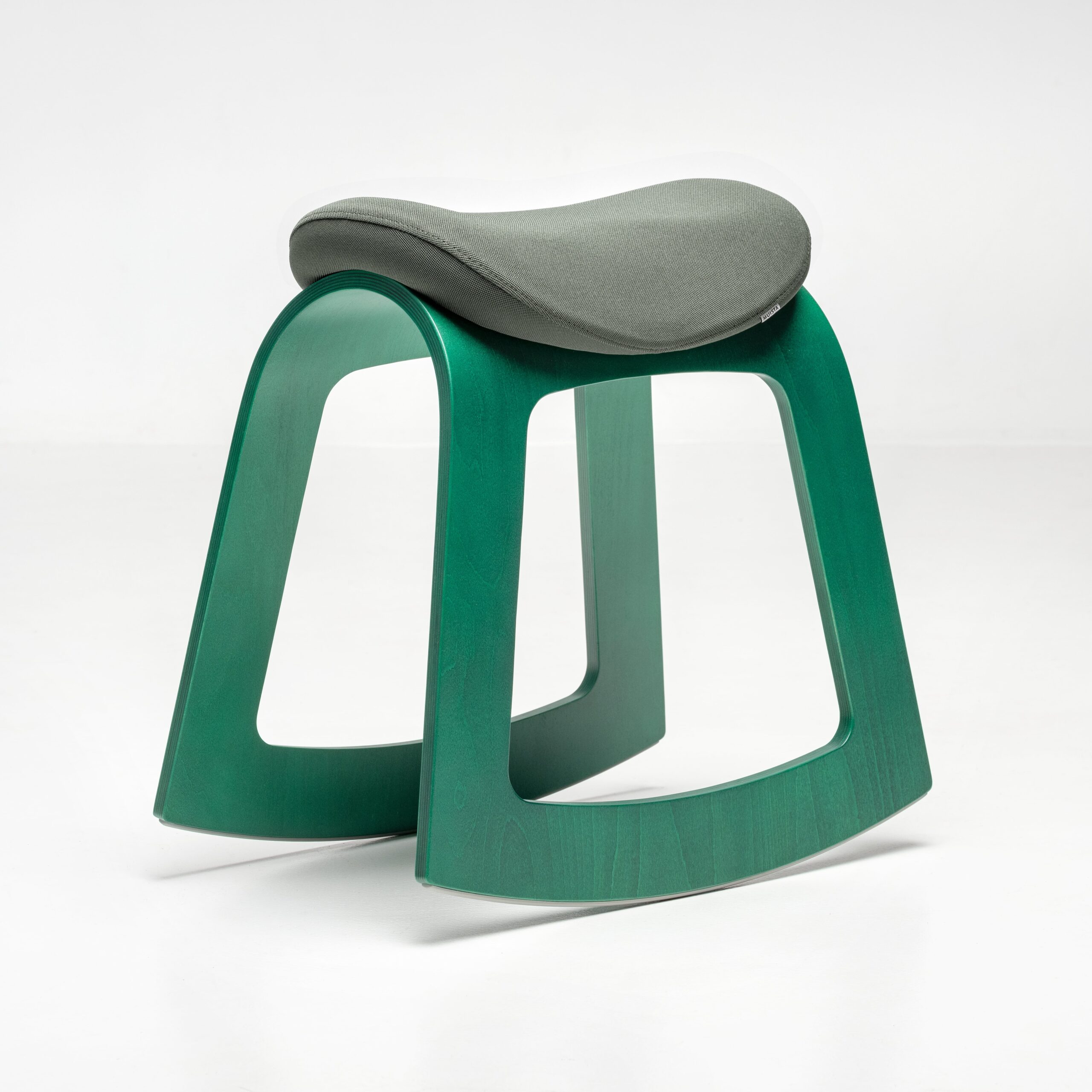 Muista – Bürohocker mit Holzrahmen